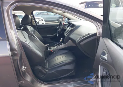 2014 Ford Focus Se z USA, uszkodzony, nr VIN 1FADP3K26EL381023